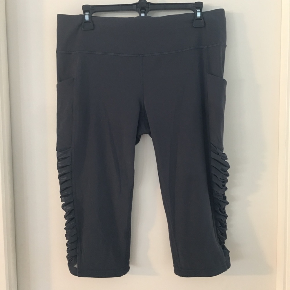 Lululemon “Sharp Turns Crop” Leggings